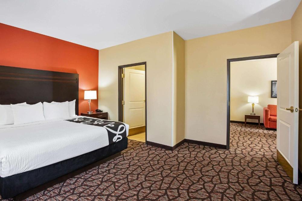 King Suite with Golf View - Non-Smoking interior